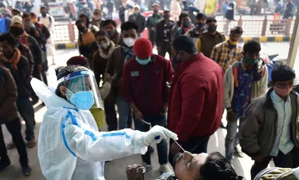 കോവിഡ് വ്യാപനം: ഡല്‍ഹിയില്‍ വാരാന്ത്യ കര്‍ഫ്യു; പഞ്ചാബില്‍ നൈറ്റ് കര്‍ഫ്യൂ