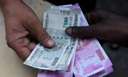 ഈ ബാങ്കുകളില് നിക്ഷേപിച്ചാല് 7.3 ശതമാനം വരെ പലിശ ലഭിക്കും