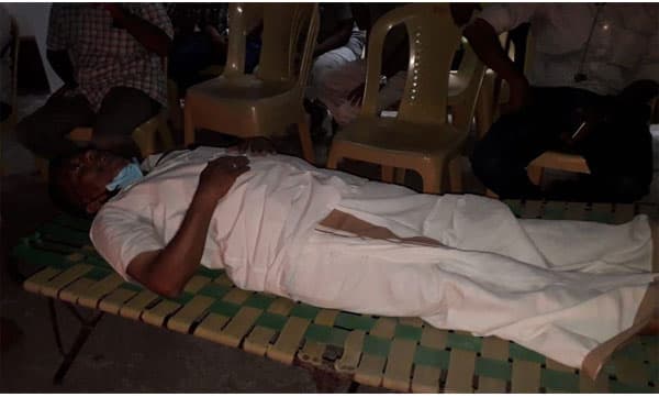 നിവേദനത്തിന് മറുപടി നല്‍കിയില്ല; സെന്റ് തോമസ് മൗണ്ടിലേക്ക് പന്തംകൊളുത്തി പ്രകടനവും നിരാഹാര സമരവുമായി അല്മായ മുന്നേറ്റം 