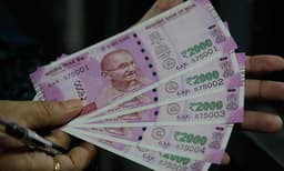 എസ് ബിഐ നിക്ഷേപ പലിശ കൂട്ടി; മറ്റു ബാങ്കു നിരക്കുകള്