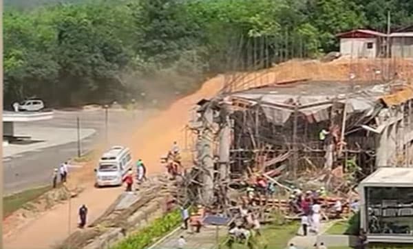 
നോളജ് സിറ്റി കെട്ടിടം തകര്‍ന്നുവീണ സംഭവം: 23 പേര്‍ക്ക് പരിക്ക്; നിര്‍മ്മാണത്തിന് അനുമതിയില്ലെന്ന് കോടഞ്ചേരി പഞ്ചായത്ത് 