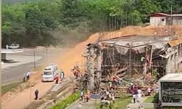 
നോളജ് സിറ്റി കെട്ടിടം തകര്‍ന്നുവീണ സംഭവം: 23 പേര്‍ക്ക് പരിക്ക്; നിര്‍മ്മാണത്തിന് അനുമതിയില്ലെന്ന് കോടഞ്ചേരി പഞ്ചായത്ത് 