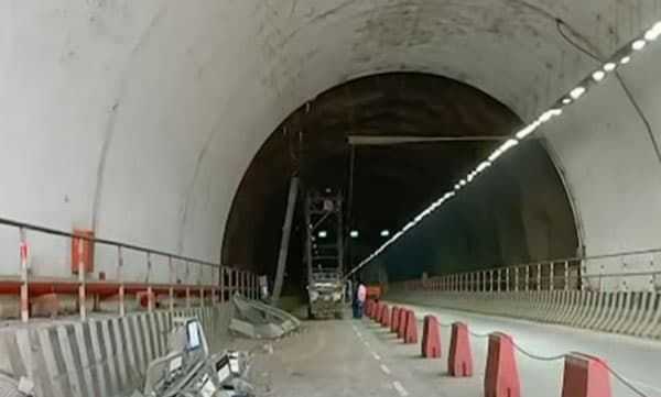 കുതിരാന്‍ ഒന്നാം തുരങ്കത്തിലെ ലൈറ്റുകളും കാമറകളും തകര്‍ത്ത് ടിപ്പര്‍ലോറി; 10 ലക്ഷത്തോളം നഷ്ടം