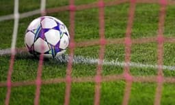 പിടിവിടാതെ കോവിഡ്: സന്തോഷ് ട്രോഫി മാറ്റിവെച്ചു 
