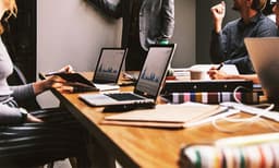 വിപണി കനത്ത നഷ്ടത്തില്‍; സെന്‍സെക്‌സിന് നഷ്ടമായത് 1000ത്തിലേറെ പോയന്റ്