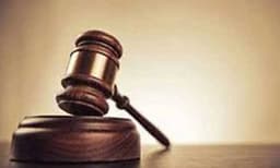 യാത്ര കാറിൽ ഒറ്റയ്ക്കാണെങ്കിലും മാസ്ക് വേണമെന്ന ഉത്തരവ് ബുദ്ധിശൂന്യമെന്നു കോടതി