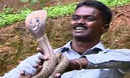 വാവ സുരേഷിനെ മുറിയിലേക്ക് മാറ്റി; ഓര്‍മ്മയും സംസാരിശേഷിയും വീണ്ടെടുത്തു