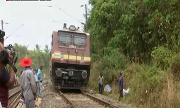 തൃശൂര്‍ പുതുക്കാട് ട്രെയിന്‍ ഗതാഗതം പുനഃസ്ഥാപിച്ചു