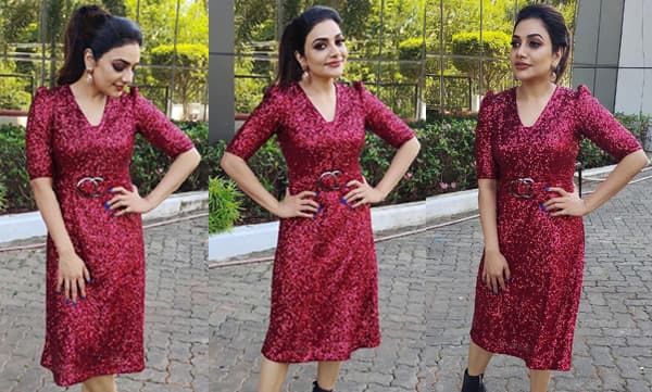 തിളങ്ങുന്ന ഔട്ഫിറ്റിൽ അടിപൊളിയായി ഗായിക റിമി ടോമി; ചിത്രങ്ങള്‍