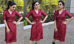 തിളങ്ങുന്ന ഔട്ഫിറ്റിൽ അടിപൊളിയായി ഗായിക റിമി ടോമി; ചിത്രങ്ങള്‍