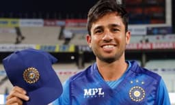 അരങ്ങേറ്റ മത്സരത്തില്‍ തന്നെ മാന്‍ ഓഫ് ദ മാച്ച്, ഒപ്പം റെക്കോഡും; താരമായി രവി ബിഷ്‌ണോയ്