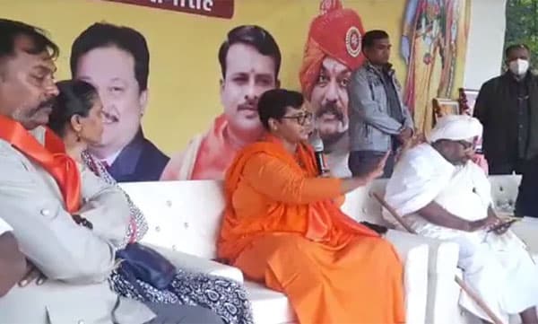 പൊതുഇടങ്ങളില്‍ ഹിജാബ് ധരിക്കുന്നത് അനുവദിക്കാനാവില്ല: പ്രഗ്യാ താക്കൂര്‍