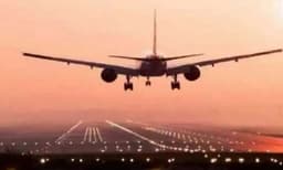 യാത്രക്കാരന്‍ വാതിലില്‍ നിന്ന് മാറിയില്ല; വിമാനം ലാന്‍ഡിങ് വൈകി, ആശങ്കയുടെ മണിക്കൂറുകള്‍