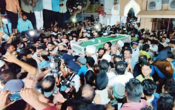 മടക്കയാത്ര കടലുണ്ടിപ്പുഴയുടെ തീരത്തേയ്ക്ക്... അന്ത്യവിശ്രമം മാതാപിതാക്കളുടെയും സഹോദരന്മാരുടെയും ചാരെ