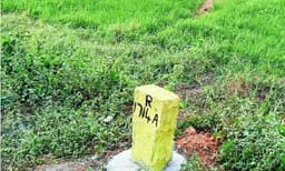 സില്‍വര്‍ ലൈന്‍: പ്രതിഷേധത്തിനിടയില്‍ 140 കിലോമീറ്റര്‍ കല്ലിടല്‍ പൂര്‍ത്തിയായി, ശേഷിക്കുന്ന 390 കി.മീറ്റര്‍ ഭാഗവും അടിയന്തരമായി പൂര്‍ത്തിയാക്കും