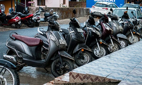 മോട്ടര്‍ സൈക്കിളുകള്‍ക്ക് ഒരു ശതമാനം അധികനികുതി, കരാര്‍ കാരവനുകളുടെ നികുതി 500 രൂപ