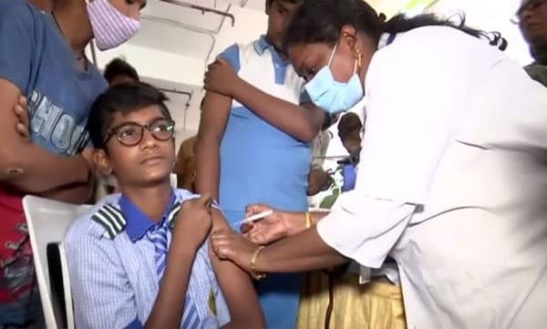 12നു മുകൡലുള്ളവരുടെ വാക്‌സിനേഷന്‍: ആദ്യദിനം സ്വീകരിച്ചത് 2.6 ലക്ഷം കുട്ടികള്‍