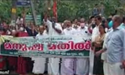 
സില്‍വര്‍ലൈന്‍ കല്ലിടല്‍; ചങ്ങനാശേരി മാടപ്പള്ളിയില്‍ പ്രതിഷേധം, സംഘര്‍ഷം