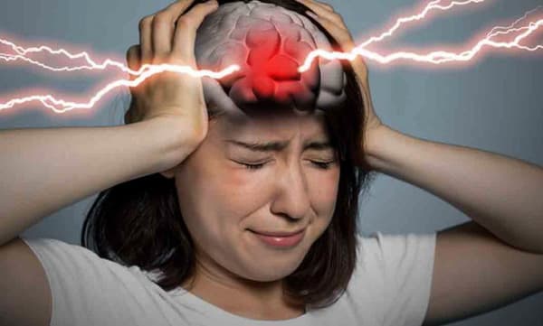 പക്ഷാഘാതം: അപകടസാധ്യത ആര്‍ക്കൊക്കെ? ലക്ഷണങ്ങള്‍ എന്തെല്ലാം