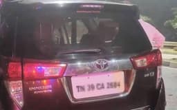 വാളയാറില്‍ നിര്‍ത്തിയിട്ട ലോറിക്ക് പിന്നില്‍ കാറിടിച്ച് രണ്ട് മരണം