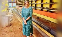 ‘തൊഴുതു വലം വച്ച്, തുളസിക്കതിർ വച്ച്’ തൊടുപുഴ ശ്രീകൃഷ്ണസ്വാമി ക്ഷേത്ര ദർശനം നടത്തി അശ്വതി ശ്രീകാന്ത്
