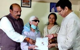 സ്വന്തം സ്വത്തുമുഴുവന്‍ രാഹുല്‍ ഗാന്ധിക്ക് എഴുതിവെച്ച് എഴുപത്തിയെട്ടുകാരി