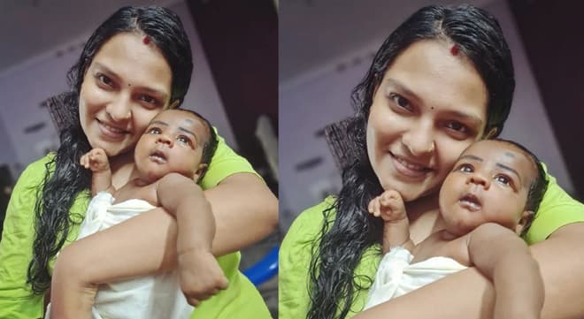 ‘വിത്ത് മൈ തമ്പുരാട്ടിക്കുട്ടി’ പാര്‍വതിയുടെയും യാമികക്കുട്ടിയുടെയും ചിത്രം പകര്‍ത്തി മൃദുല