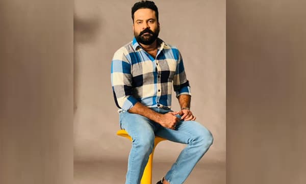 അച്ഛന്‍-മകള്‍ ബാൻഡിനൊപ്പം പാടാനൊരുങ്ങി ടിനി ടോം