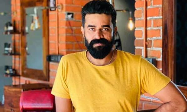 പരാതിക്കാരിയുടെ ശ്രമം ബ്ലാക്ക് മെയില്‍ ചെയ്യല്‍; ബന്ധം സ്ഥാപിച്ച് സിനിമയില്‍ കൂടുതല്‍ അവസരം ലഭിക്കാനെന്ന് ജാമ്യാപേക്ഷയില്‍ വിജയ് ബാബു 