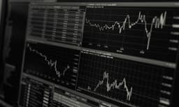 നഷ്ടത്തില്‍ ക്ലോസ് ചെയ്ത് സൂചികകള്‍; വിപണിയില്‍ സമ്മര്‍ദംതുടരുന്നു