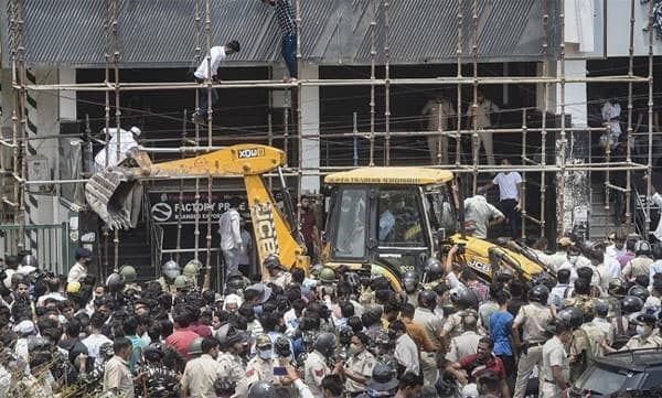 ഷഹീന്ബാഗ് പൊളിക്കല്: കയ്യേറ്റങ്ങള് ഒഴിപ്പിക്കാം; ഹൈക്കോടതിയെ സമീപിക്കാന് സിപിഎമ്മിനോട് സുപ്രീം കോടതി