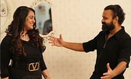 ‘‘ഉഫ്..! നോ രക്ഷ..!’’ പ്രിയയ്ക്കൊപ്പമുള്ള കുഞ്ചാക്കോ ബോബന്‍ പങ്കുവച്ച ചിത്രത്തി​ന് ദുല്‍ഖര്‍ കൊടുത്ത കമന്റ്