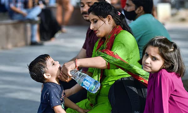 ഉഷ്ണതരംഗത്തില്‍ ഉത്തരേന്ത്യ ചുട്ടുപൊള്ളുന്നു; ഡല്‍ഹിയില്‍ 49.1 ഡിഗ്രി സെല്‍ഷ്യസ്