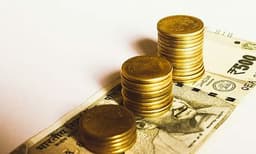 ഡോളറിനെതിരെ രൂപയുടെ മൂല്യം റെക്കോഡ് താഴ്ചയി​ലേക്ക്