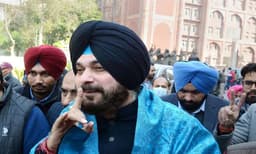 കീഴടങ്ങാന്‍ സാവകാശം തേടി സിദ്ദു; ഹര്‍ജി പരിഗണിക്കുന്നത് മാറ്റി