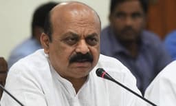 ഗുരുവിനും ​പെരിയോറിനും പിന്നാ​ലെ പാഠപുസ്തകത്തിൽ നിന്ന് പുരോഗമന സാഹിത്യകാരന്മാരുടെ രചനകള്‍ ഒഴിവാക്കി കർണാടക; പകരം ഉള്‍പ്പെടുത്തിയത് തീവ്രവലതുപക്ഷ രചനകള്‍ 