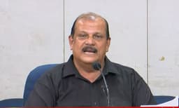 മുഖ്യമന്ത്രി രാജിവച്ച് അന്വേഷണം നേരിടണം: കറുപ്പണിഞ്ഞ് പി.സി ജോര്‍ജ്