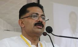 മാധവ വാര്യരും എച്ച്.ആര്‍.ഡി.എസുമായി തര്‍ക്കമുണ്ട്; ഷാര്‍ജ ഭരണാധികാരിക്ക് ഡി-ലീറ്റ് നല്‍കാന്‍ തീരുമാനിച്ചത് 2014ല്‍: കെ .ടി ജലീല്‍ 