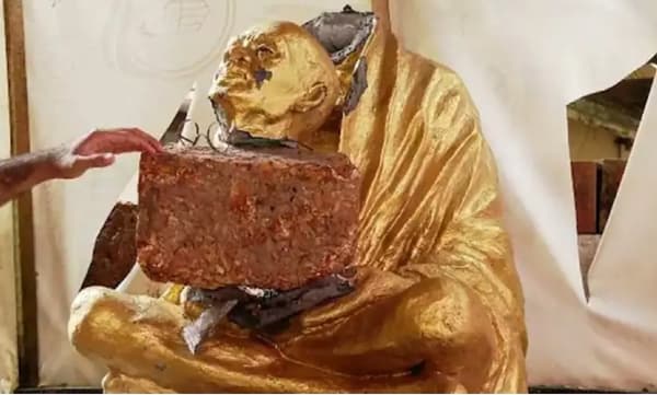 പയ്യന്നൂരില്‍ ഗാന്ധി പ്രതിമ തകര്‍ത്ത സംഭവത്തില്‍ പ്രതികളെ പിടികൂടാനാവാതെ പോലീസ്