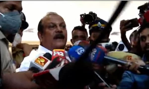 ജോര്‍ജിനെ എ.ആര്‍ ക്യാംപിലെത്തിച്ചു; ഉമ്മന്‍ ചാണ്ടിക്കെതിരെ കള്ളമൊഴി നല്‍കാത്തതില്‍ പരാതിക്കാരി വ്യക്തി വൈരാഗ്യം തീര്‍ക്കുന്നുവെന്ന് ജോര്‍ജ്