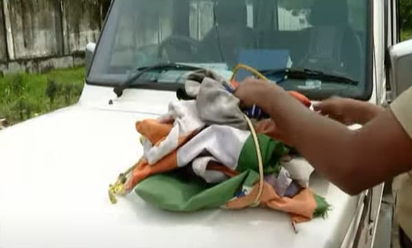 
ഇരുമ്പനത്ത് കോസ്റ്റ്ഗാര്‍ഡ് ഉപേക്ഷിച്ച മാലിന്യത്തില്‍ ദേശീയപതാകയും 