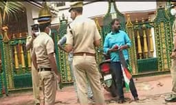 മുഖ്യമന്ത്രിക്കെതിരായ പ്രതിഷേധം; രണ്ട് യൂത്ത് കോണ്‍ഗ്രസുകാര്‍ അറസ്റ്റില്‍; ബൈക്കില്‍ പോയ കോണ്‍ഗ്രസുകാരും കസ്റ്റഡിയില്‍