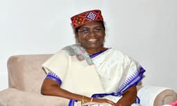 18 സംസ്ഥാനങ്ങള്‍, 126 എം.എല്‍.എമാര്‍, 17 എം.പിമാര്‍; മുന്നണി മാറി ദ്രീപതി മുര്‍മുവിന് വോട്ട് ചെയ്തവര്‍