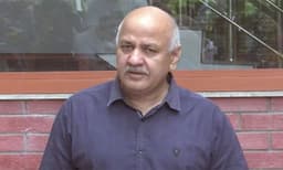 പുതിയ മദ്യനയത്തില്‍ സിബിഐ പിടിമുറുക്കി; പരിഷ്‌കരണം മാറ്റിവച്ച് ഡല്‍ഹി സര്‍ക്കാര്‍