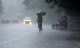 ന്യൂനമര്‍ദ്ദം: ചൊവ്വാഴ്ച വരെ മഴ തുടരും