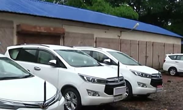 മുഖ്യമന്ത്രിക്ക് പിന്നാലെ മന്ത്രിമാര്‍ക്കും പുതിയ കാര്‍ വരുന്നു; ഇന്നോവ ക്രിസ്റ്റ