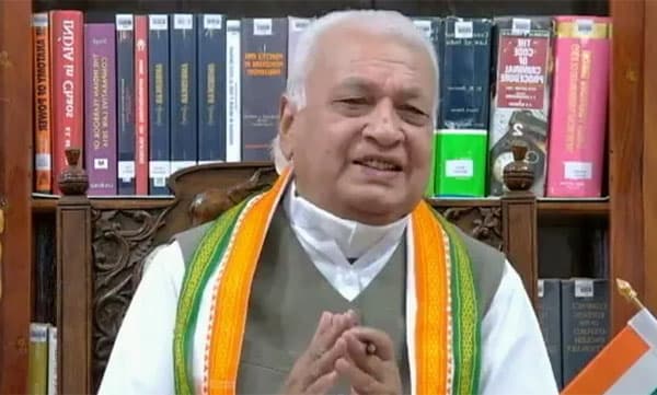 
ഗവര്‍ണറുടെ വാക്കും പ്രവൃത്തിയും അധപതനത്തിന്റെ അങ്ങേത്തലയ്ക്കല്‍ എത്തി: ദേശാഭിമാനി