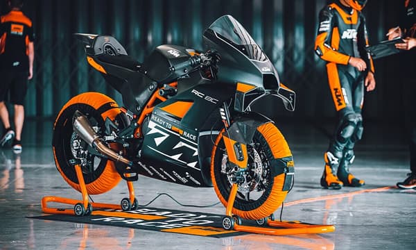 2023 RC 8C ട്രാക്ക് ബൈക്ക് അവതരിപ്പിച്ച് കെടിഎം  