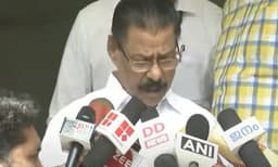 പാര്‍ട്ടിയും മുന്നണിയും അറിഞ്ഞില്ല; വിരമിക്കല്‍ പ്രായം ഉയര്‍ത്തിയതില്‍ അതൃപ്തി; മന്ത്രിയെ പുറത്താക്കാന്‍ മുഖ്യമന്ത്രിക്ക് ധൈര്യമുണ്ടോയെന്ന് പ്രതിപക്ഷം