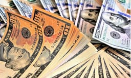 കരുത്തുകാട്ടി രൂപ